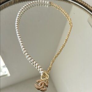 Viral Chanel Gold & Pearl Necklace